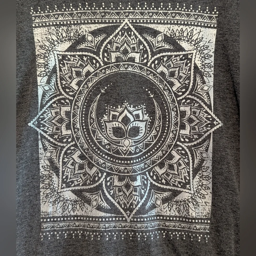 GAIAM Gray Mandala Print Women's Top Shirt Soft Comfy XL  Great Used Cond Yoga - Picture 5 of 5